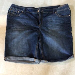 New Melissa McCarthy Seven7 Bermuda Jean Shorts plus sz 28W